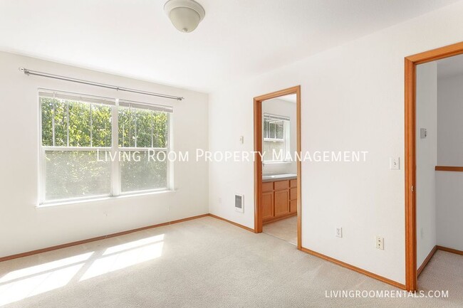 Building Photo - 3715 NE Grand Ave