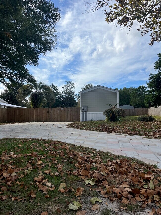 Building Photo - 4374 Loys Dr