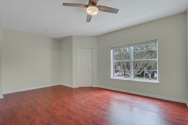 Building Photo - 826 Dakota Dr