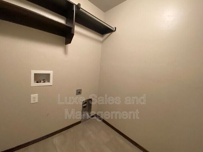 Building Photo - 405 Pearl St
