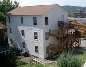 Building Photo - 717 Naomi St