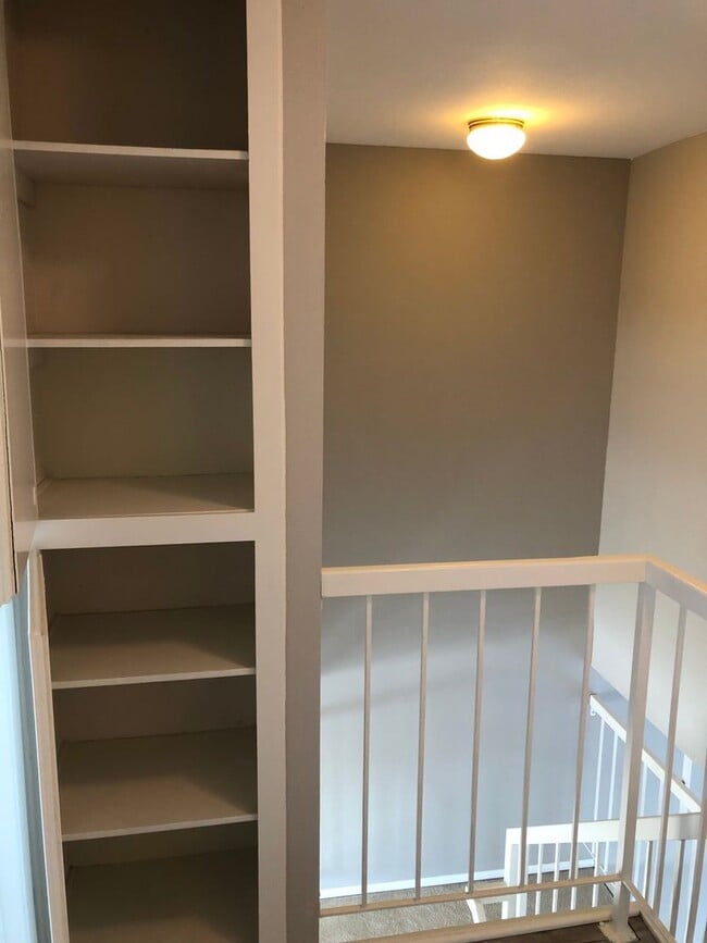 Building Photo - Wonderful 3 Bed, 1.5 Bath Upgraded Condo with Lots of Amenities