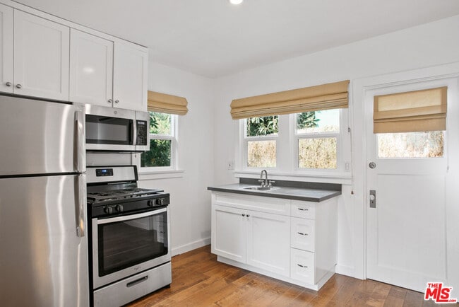 Building Photo - 6217 Poppy Peak Dr