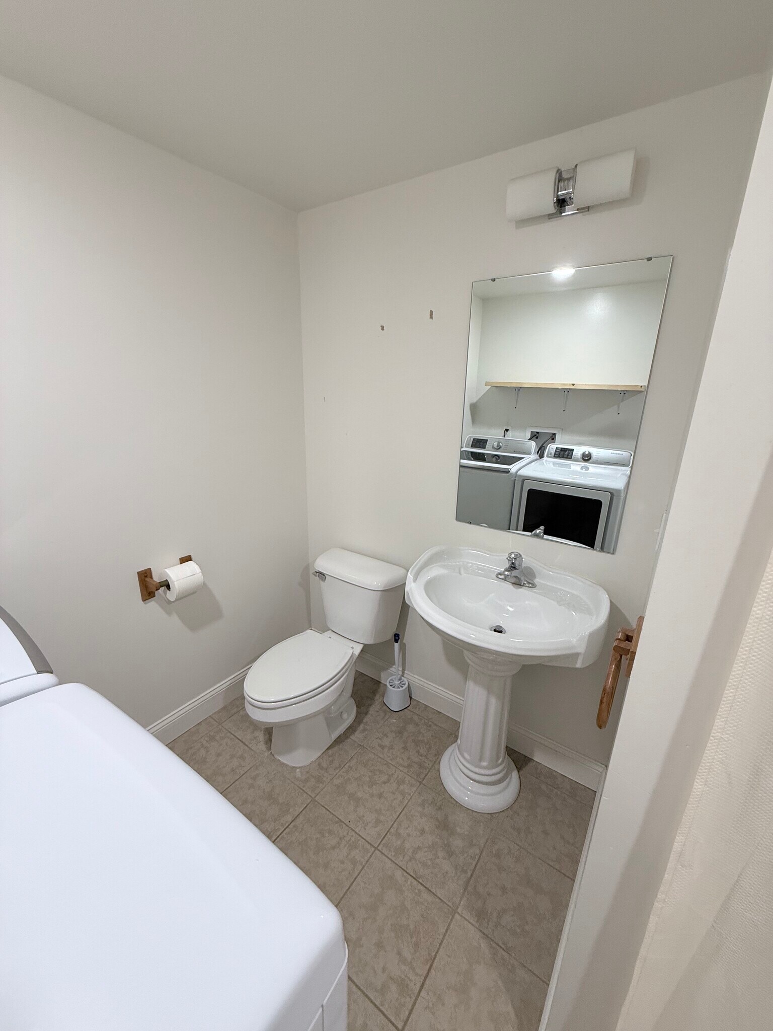 Building Photo - 7 Pleasant Woods