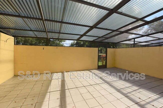 Building Photo - 637 Victoria Square Ln