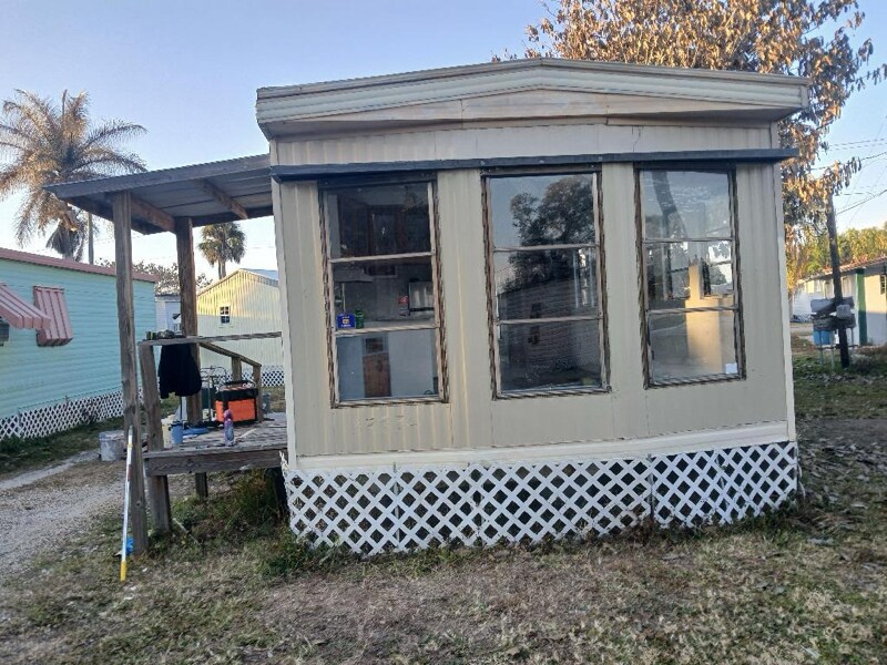 Building Photo - 1475 N Bridge St