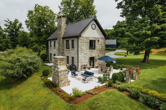 Building Photo - 358 Shelley Hl Rd