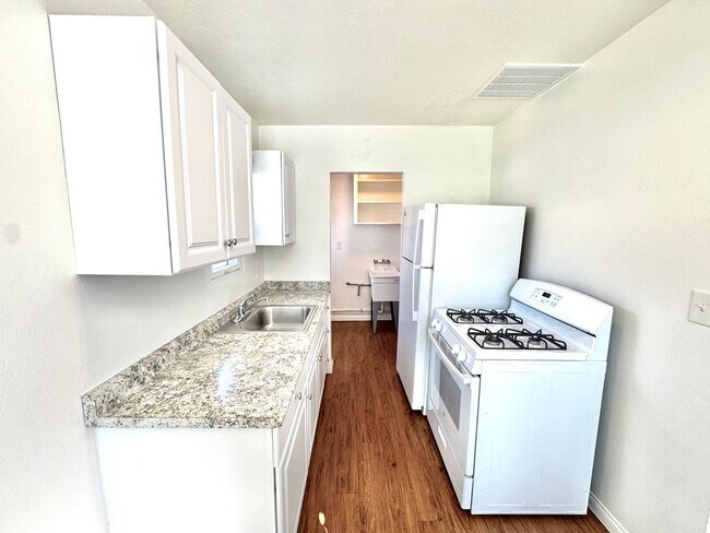 Building Photo - 4322-4324 Temecula Street