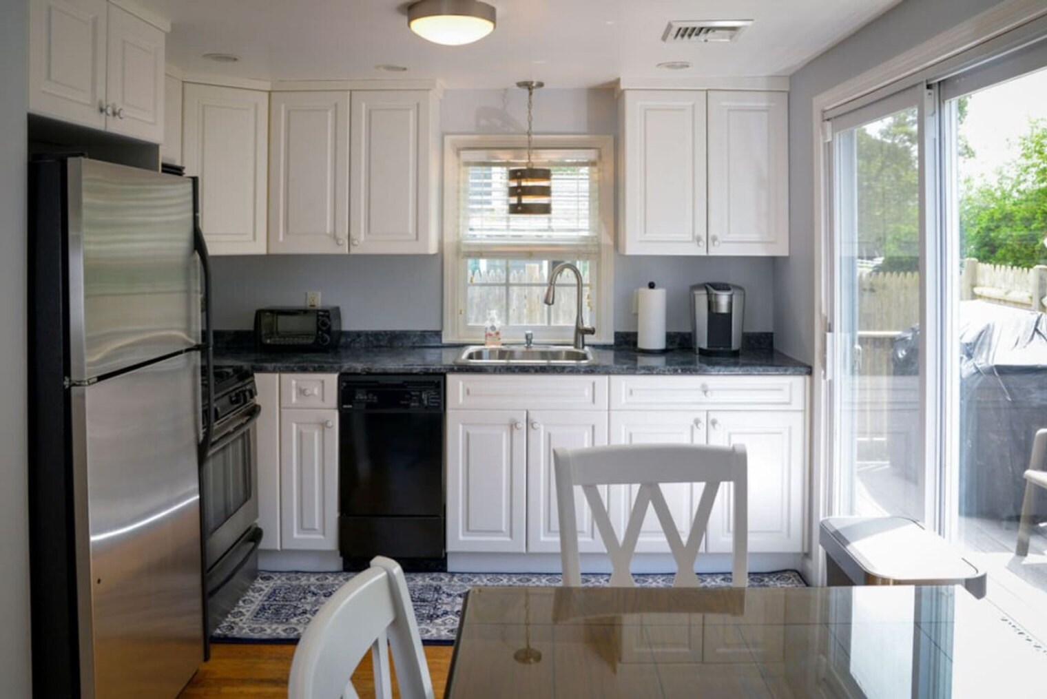 Building Photo - 15 S Village Dr