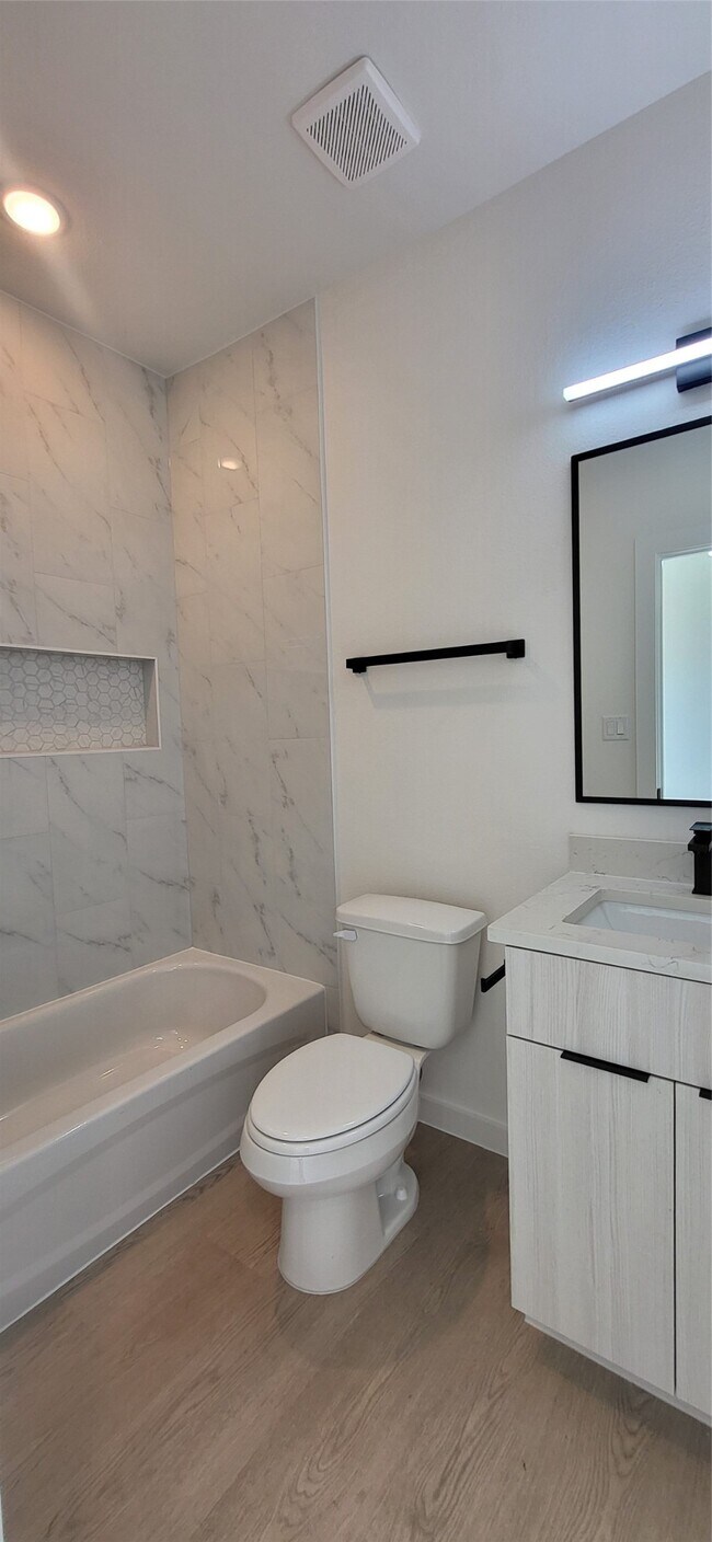 Building Photo - 1033 North Ln