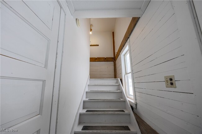 Building Photo - 15555 Munn Rd