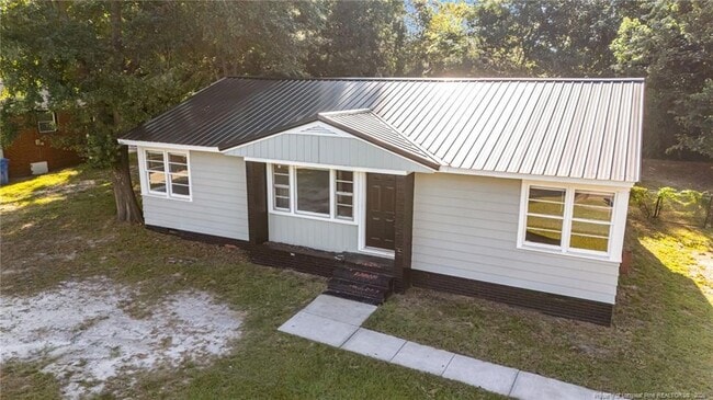 Building Photo - 821 Sandalwood Dr