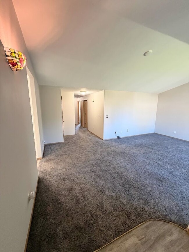 Building Photo - Spacious Keizer Home with Large Fenced Backyard