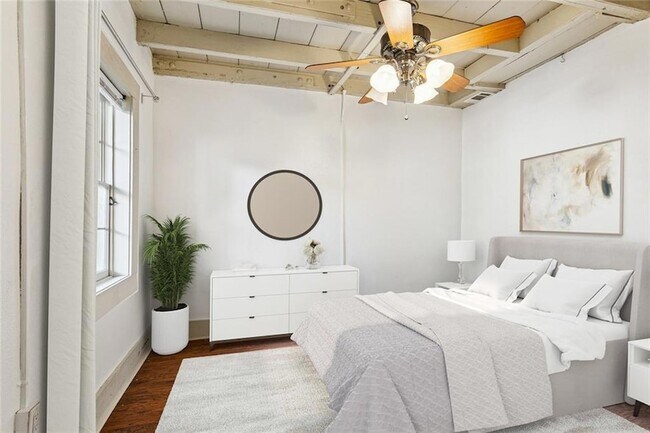 Building Photo - 1112 Royal St