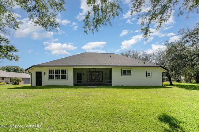 Building Photo - 2415 Grassmere Dr