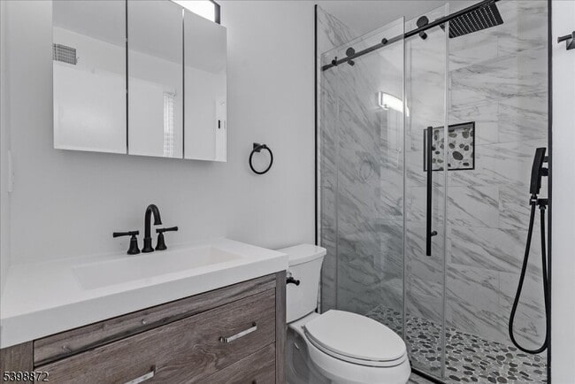 Building Photo - 56 Maple Ln