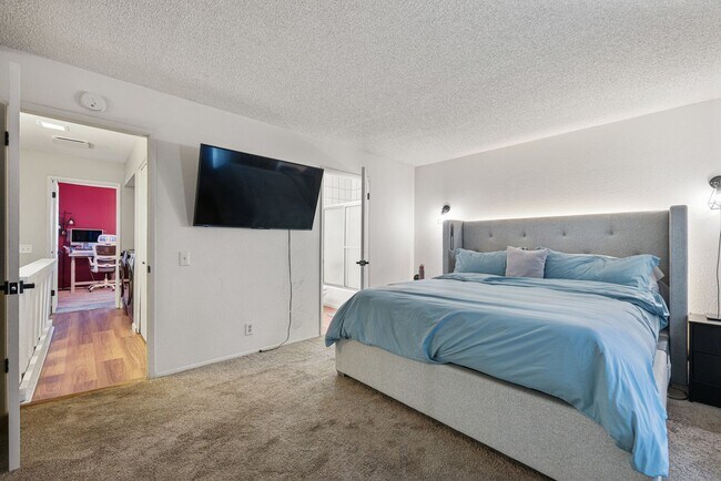 Building Photo - Charming 3-Bedroom Home in Gated South Par...