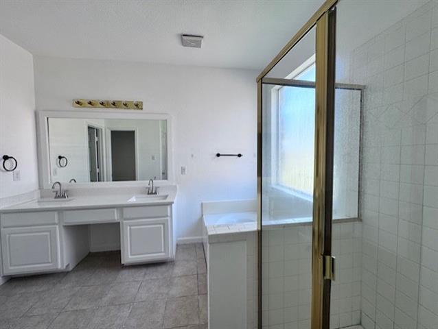 Building Photo - 1525 Fallcreek Ct