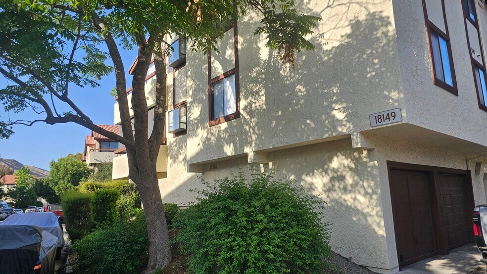 Building Photo - 18149 Sundowner Way