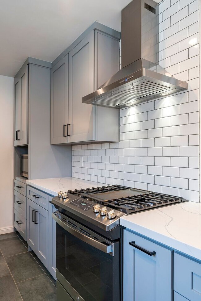 Building Photo - Beautiful Hawthorne Rental In Hollyglen!