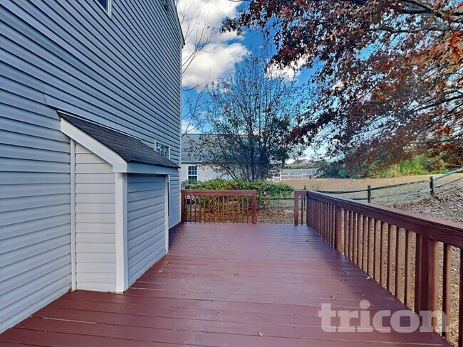 Building Photo - 2009 Fort Manden Dr