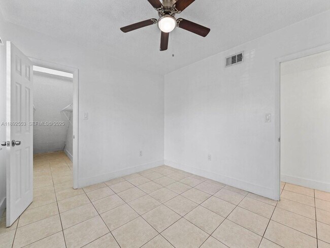 Building Photo - 9100 SW 95th Ave