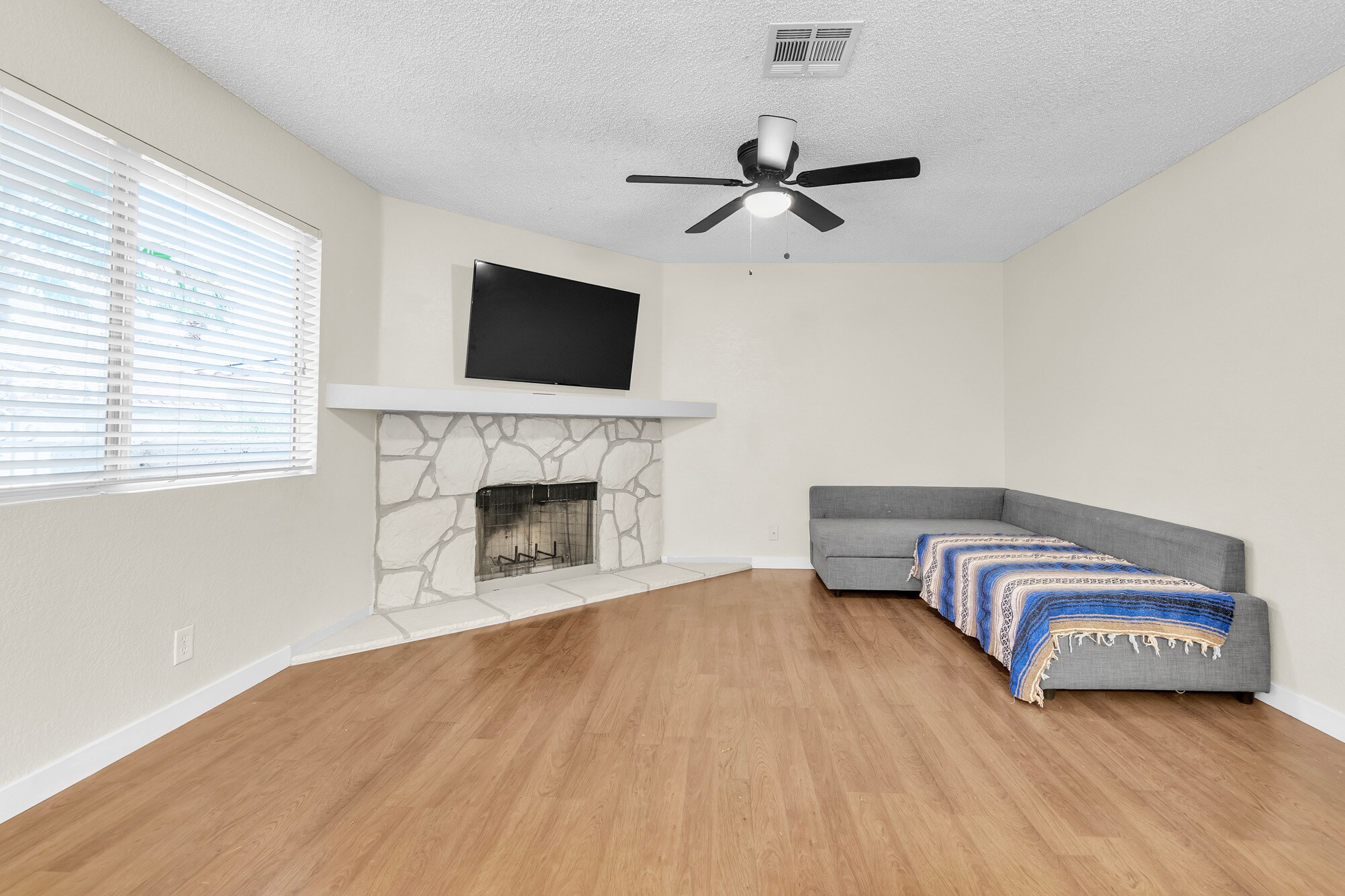 Building Photo - 924 Falconhead Ln