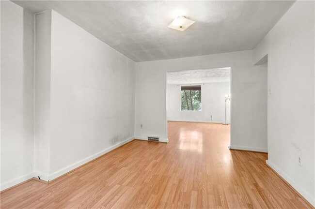 Building Photo - 823 Lilac St