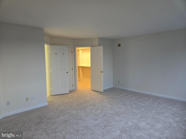 Building Photo - 5450 Whitley Park Terrace