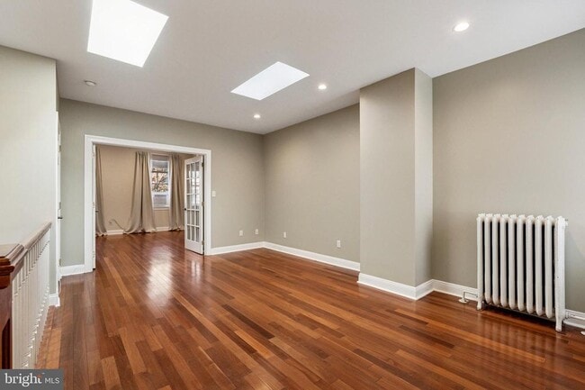 Primary Photo - 2320 Lombard St