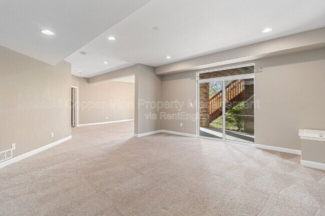 Building Photo - 3266 Yale Dr
