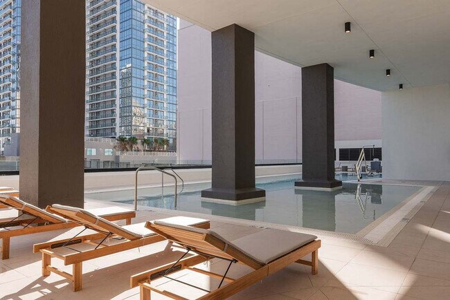 Building Photo - 225 N Miami Ave