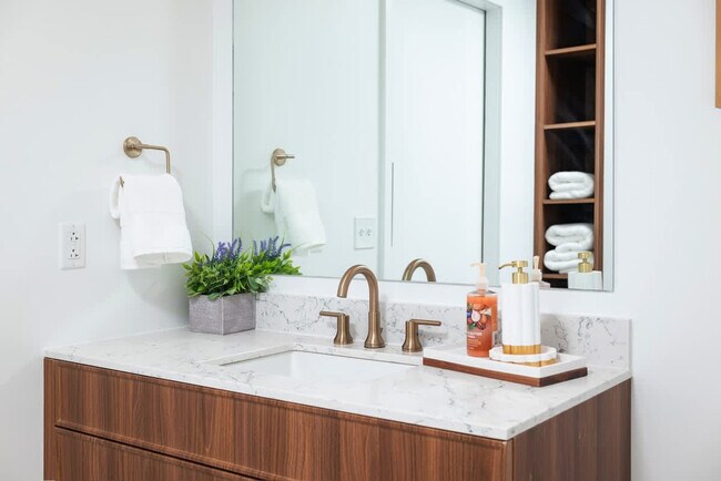 Building Photo - 212 Stuart St