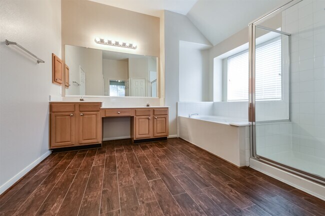 Building Photo - 17515 Fairgrove Park Dr