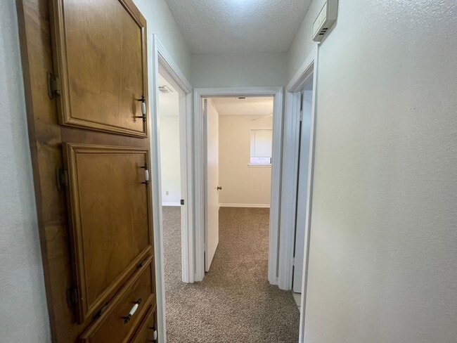 Building Photo - Brookhaven Estates Stockwell Area! Move In...