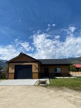 Building Photo - 228 Trails End