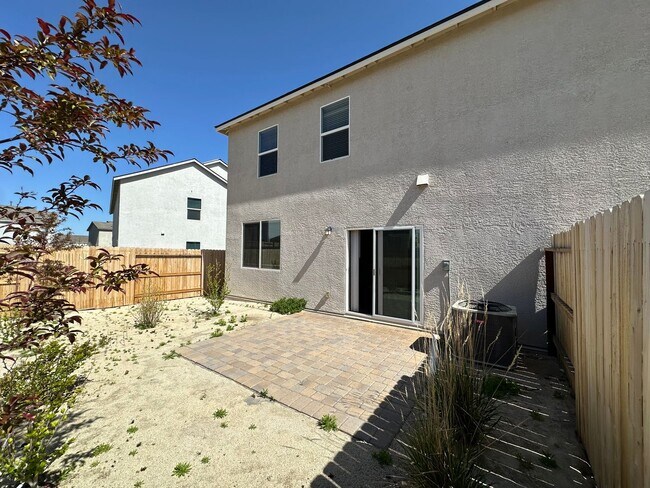Building Photo - Adorable Lemmon Valley Townhome!