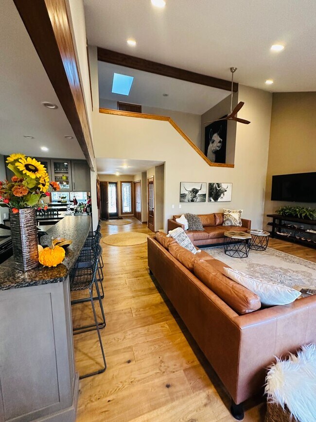 Building Photo - Sophisticated Condo Retreat on Old Mission Peninsula