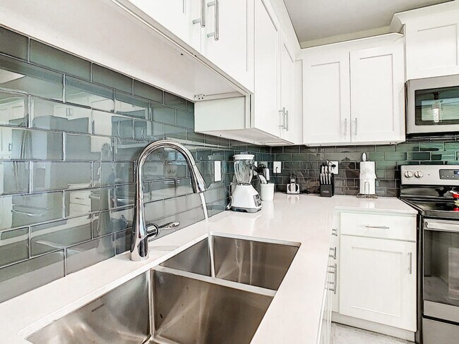 Building Photo - 3120 Paradox Cir