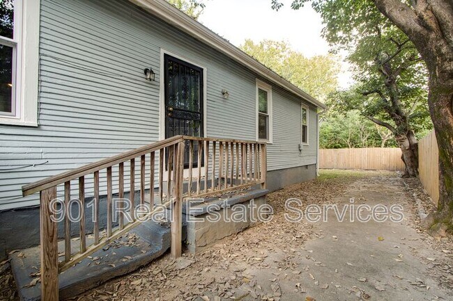 Building Photo - 1034 Meda St