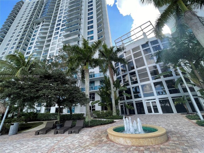 Building Photo - 2681 N Flamingo Rd
