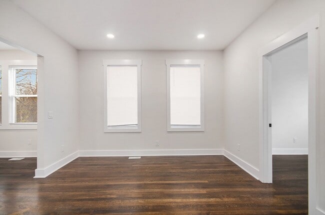 Building Photo - Lower Unit - Newly Constructed - 2 bed/2 b...