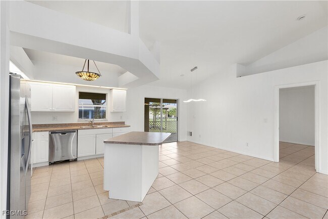Building Photo - 127 SW 11th Terrace