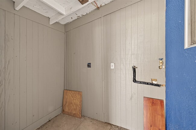 Building Photo - 12906 Gladden Dr