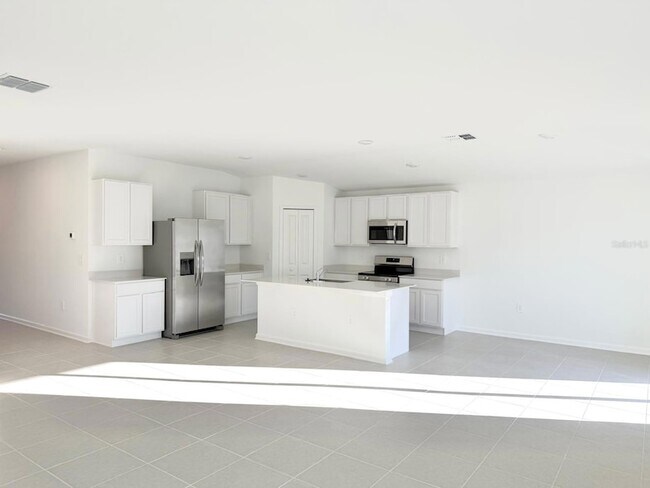 Building Photo - 2122 Chris Dr