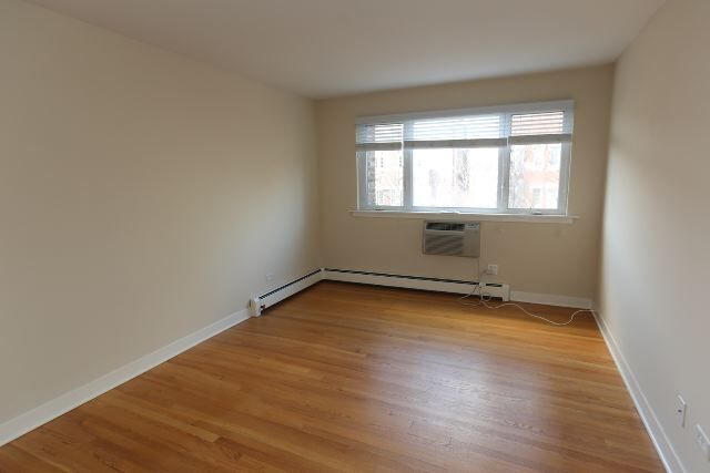 Building Photo - 630 W Wrightwood Ave