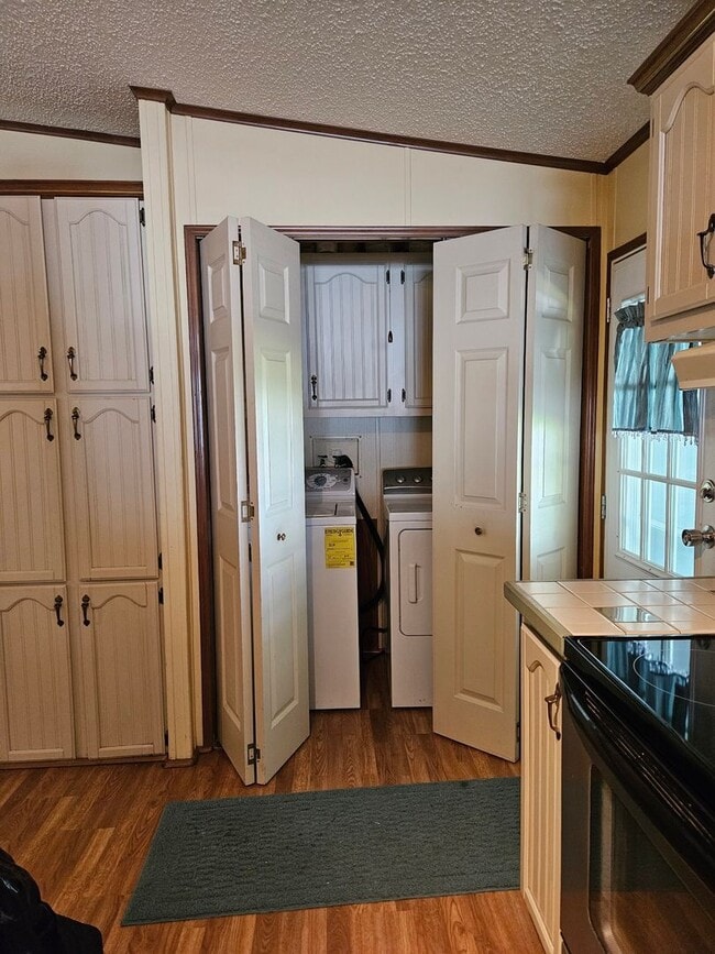 Building Photo - 2 bedroom 2 bath home int the beautiful La...