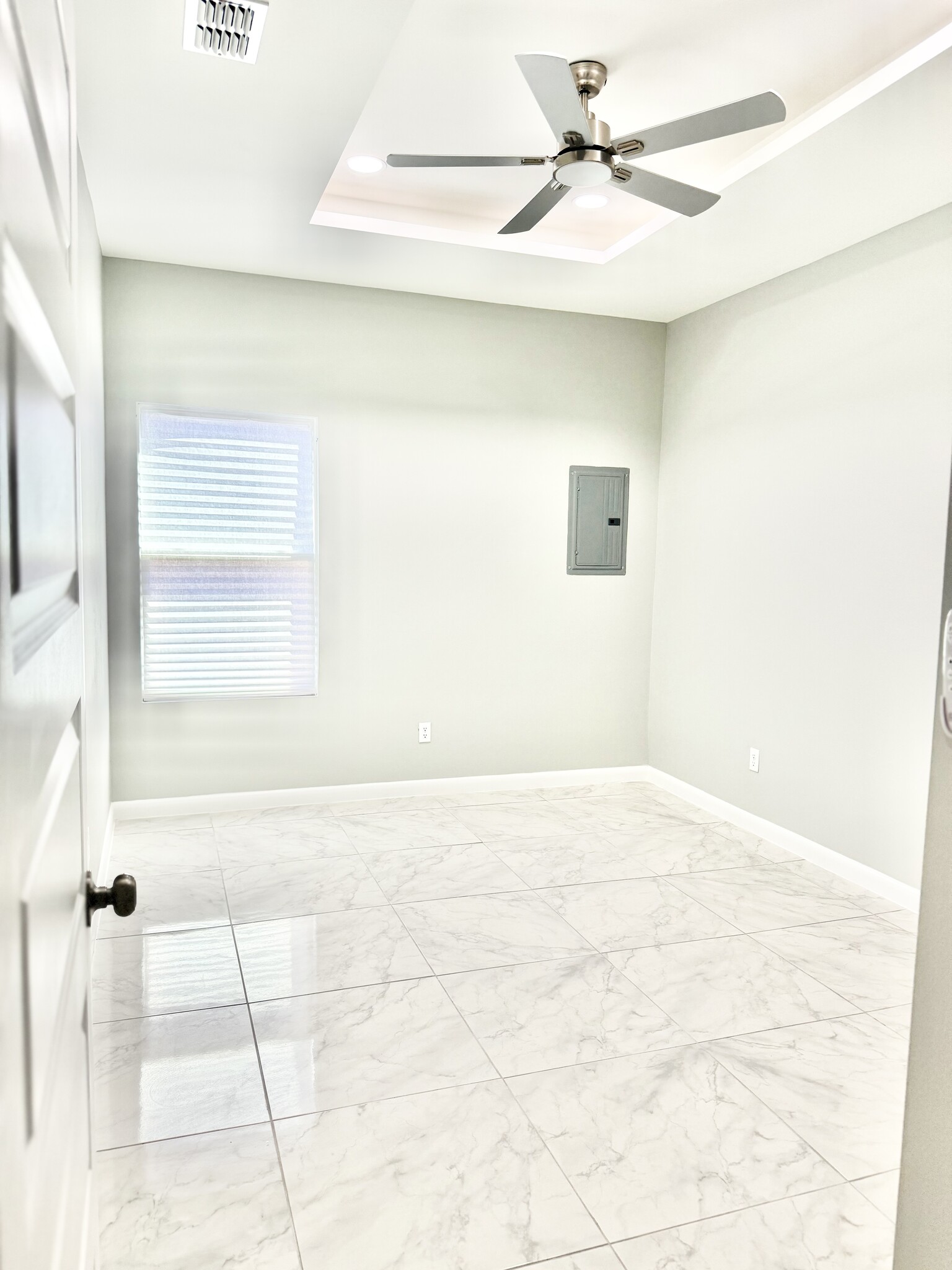 Master bedroom - 2108 E Viviana St