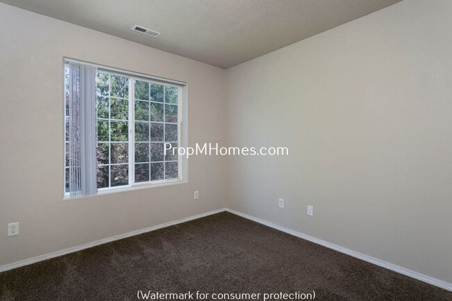 Building Photo - Adorable Three Bedroom Home In SE Portland - With A Spacious Backyard!