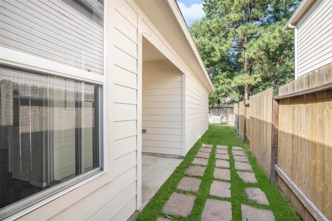 Building Photo - 16608 Foursquare Dr